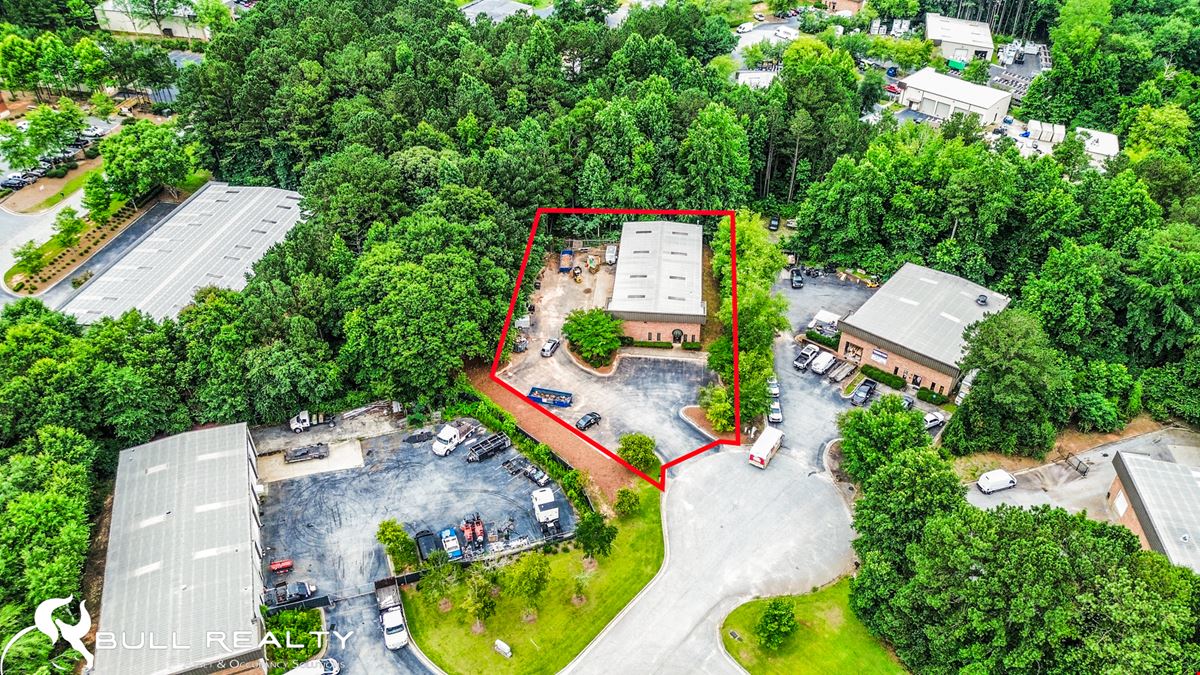 Freestanding Warehouse Building | ±6,000 SF