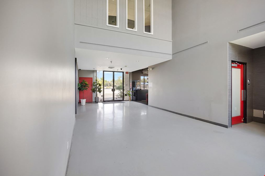 9495 E San Salvador Dr