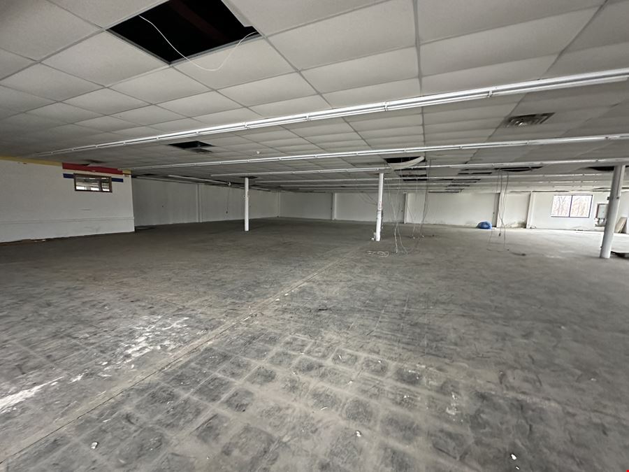3310 Southwestern Blvd -  2,275+/- SF Retail Opportunity