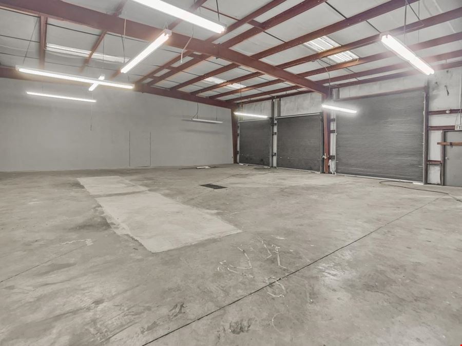 2565 Government Blvd