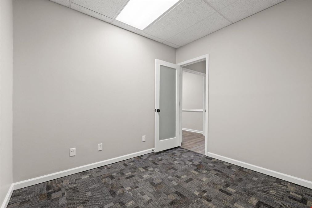 2 Executive Suites 