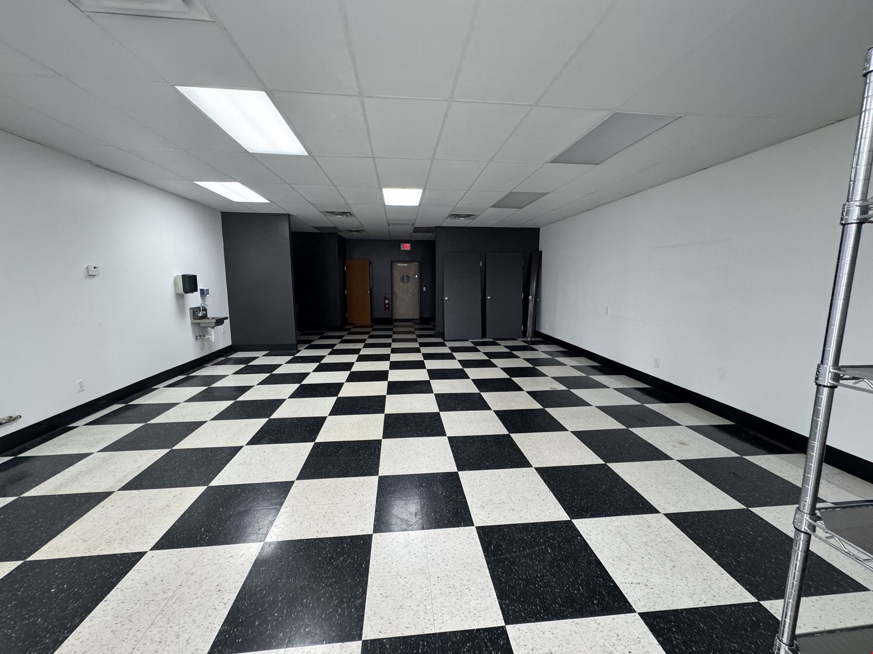 1220 E Robinson St - Retail