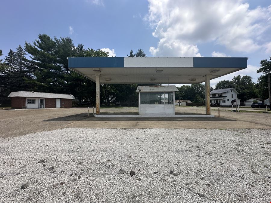 .4 ACRE COMMERCIAL LOT W/ OFFICE FOR LEASE