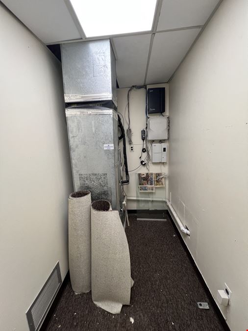 76 E Main St