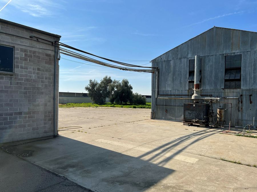 Freestanding Industrial Building on ±1.49 Acres in Porterville