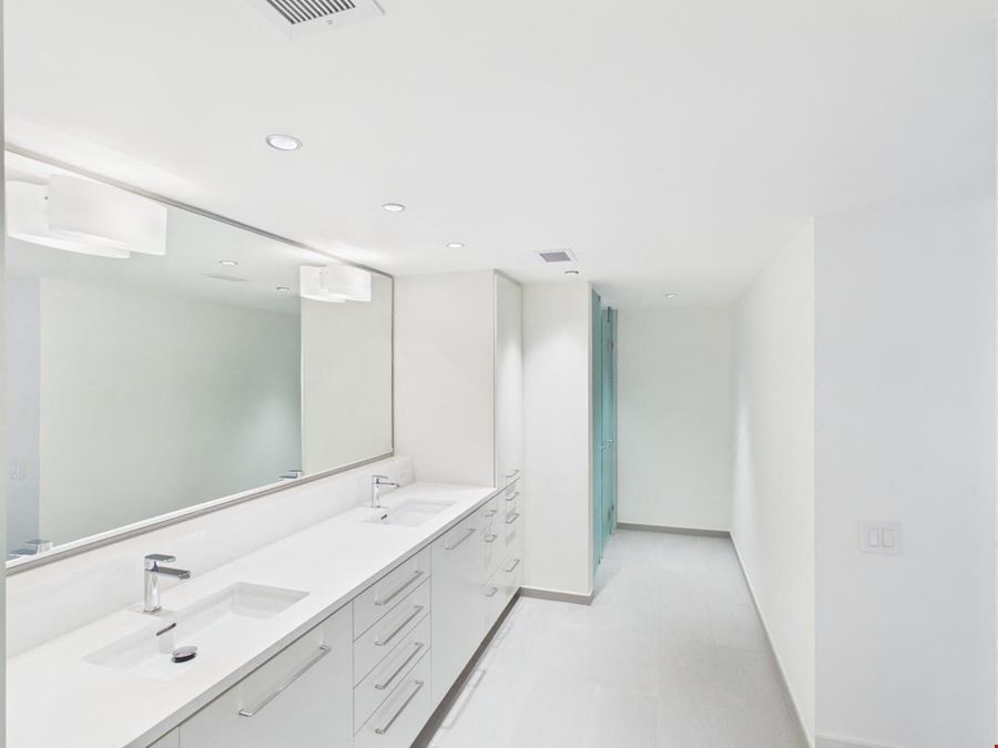1111 Lagoon Dr