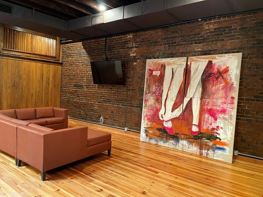 221 S Tryon St