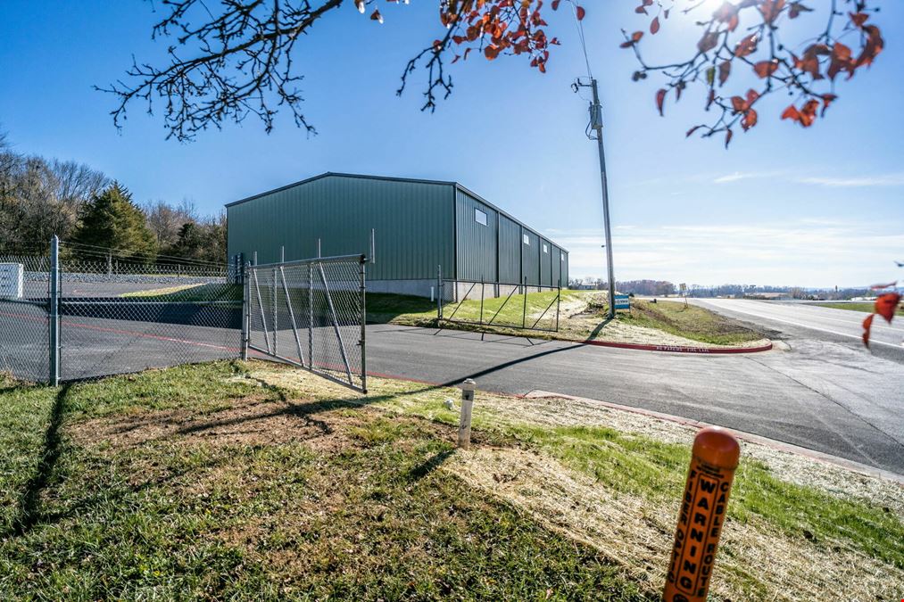 FOR LEASE - RARE SMALL FLEX SPACE | ±1,875 SF | IDEAL FOR CONTRACTORS & SERVICE BUSINESS