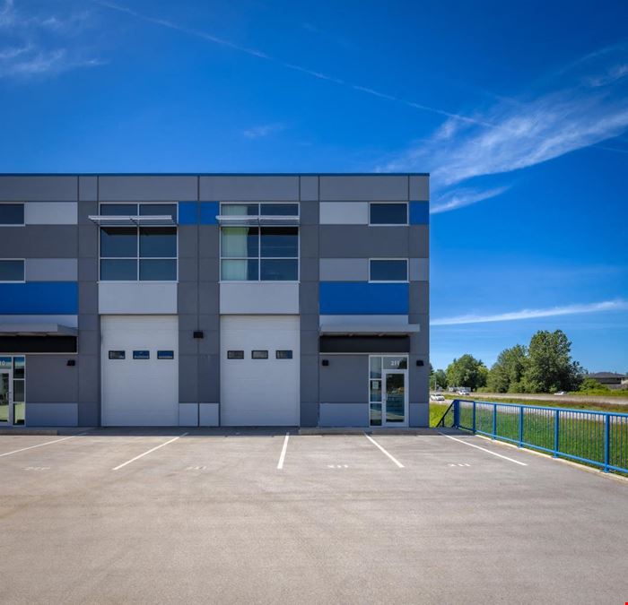 211,23251 Fraserwood Way