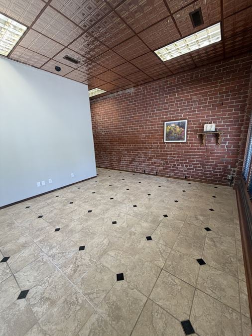 323 N Market