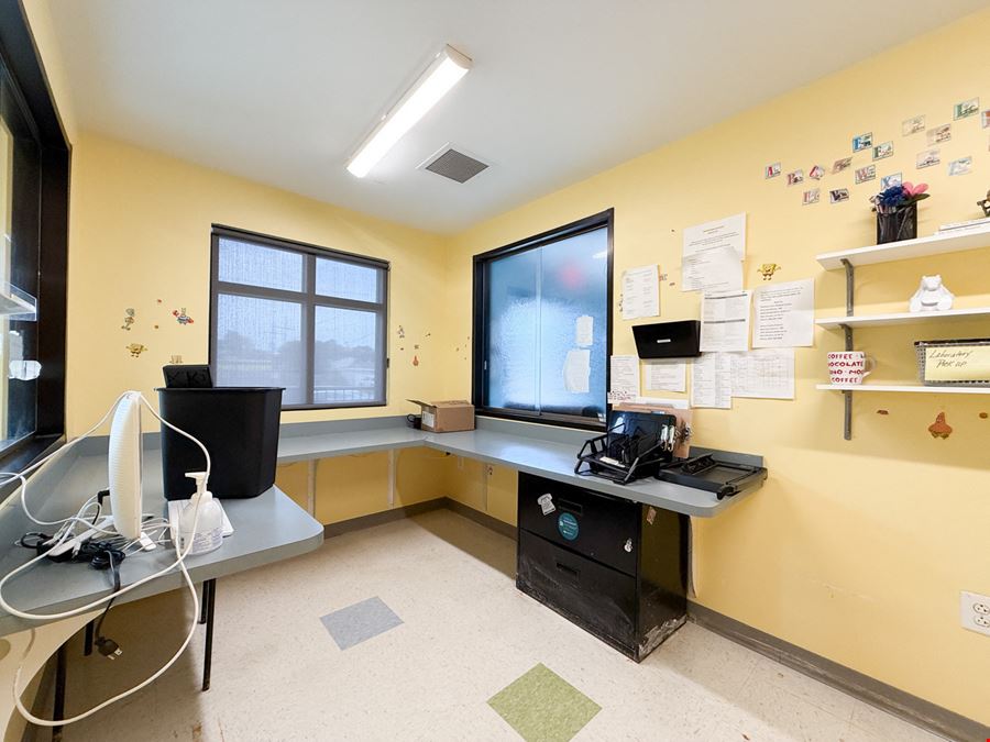 Fully Built out Corner Medical Office in Algiers