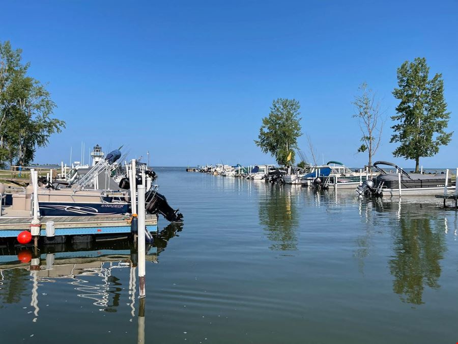 Pointe Au Gres Marina & Campground 