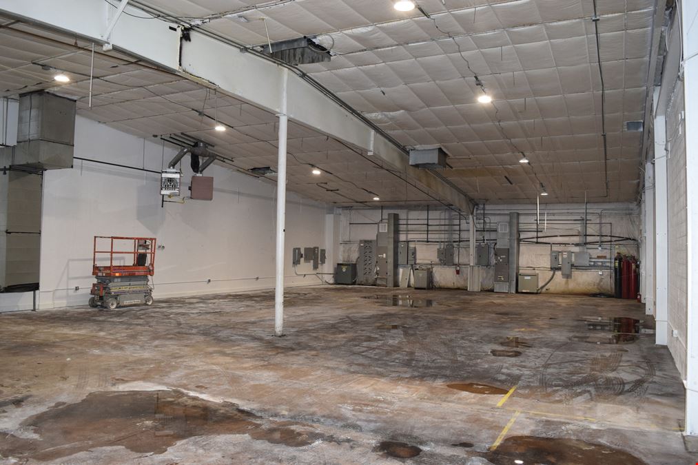 5,345 SF warehouse with heavy power and a 10'x12' drive in door