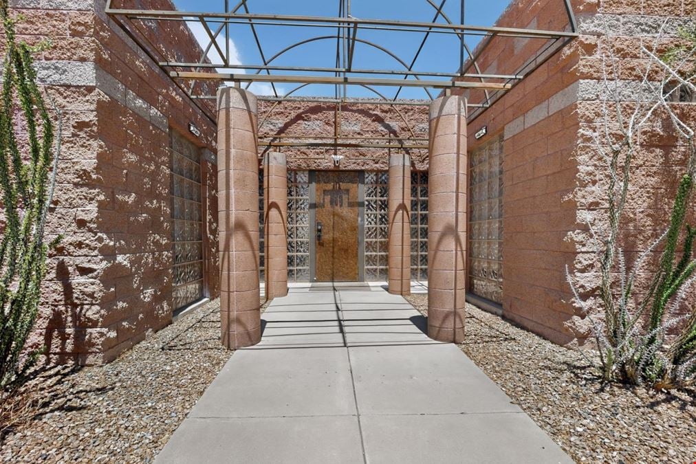 Free-Standing 2,908 SF Office with Montaño Frontage & 16 Spaces