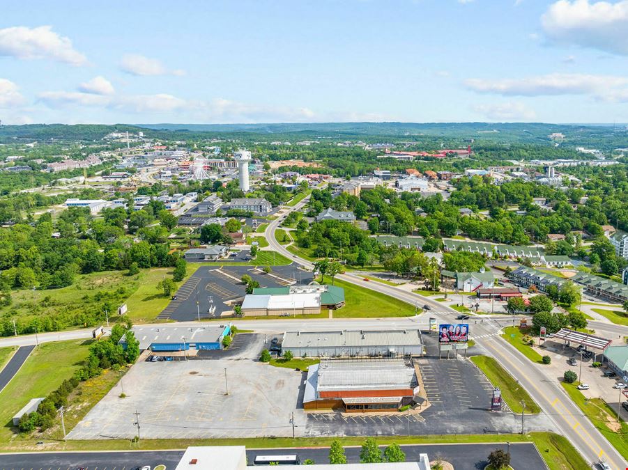 COMMERCIAL PROPERTY W/KITCHEN FOR SALE IN BRANSON, MO