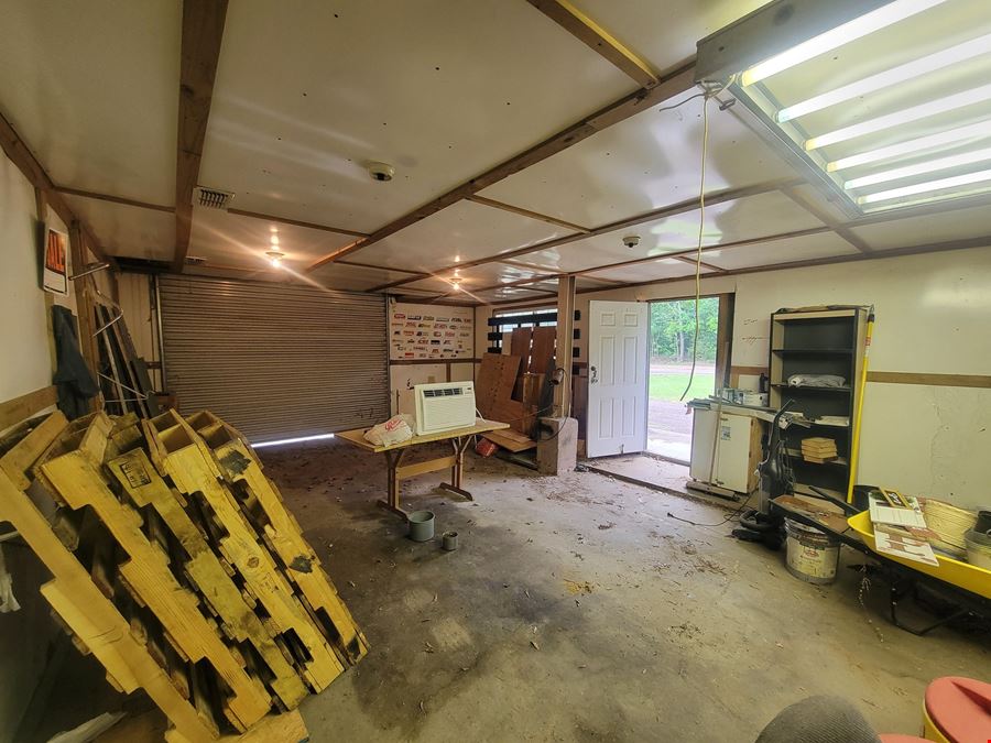 1,008 SF Commercial Shop For Sale