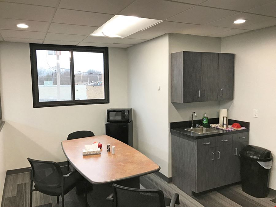 1,185 - 2,370 SF Office / Retail Spaces For Lease in Springfield