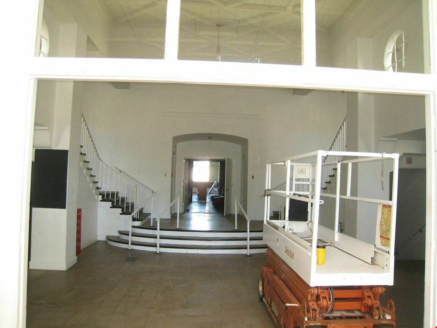 Veteran's Memorial Hall