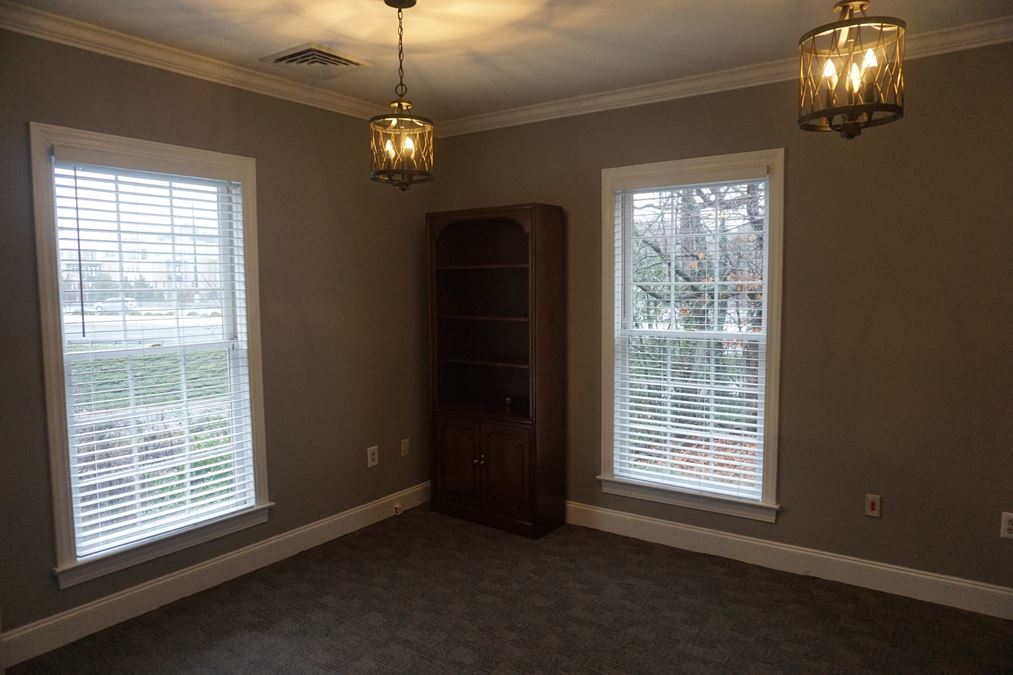 109 Laurens Rd