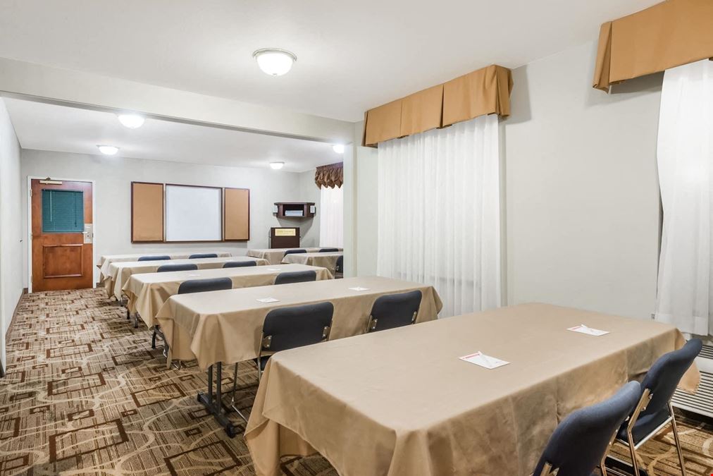 Hawthorn Suites - Seville, OH