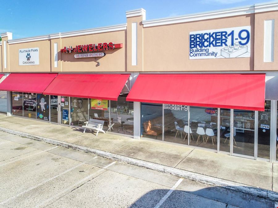 Village Oaks Shopping Center