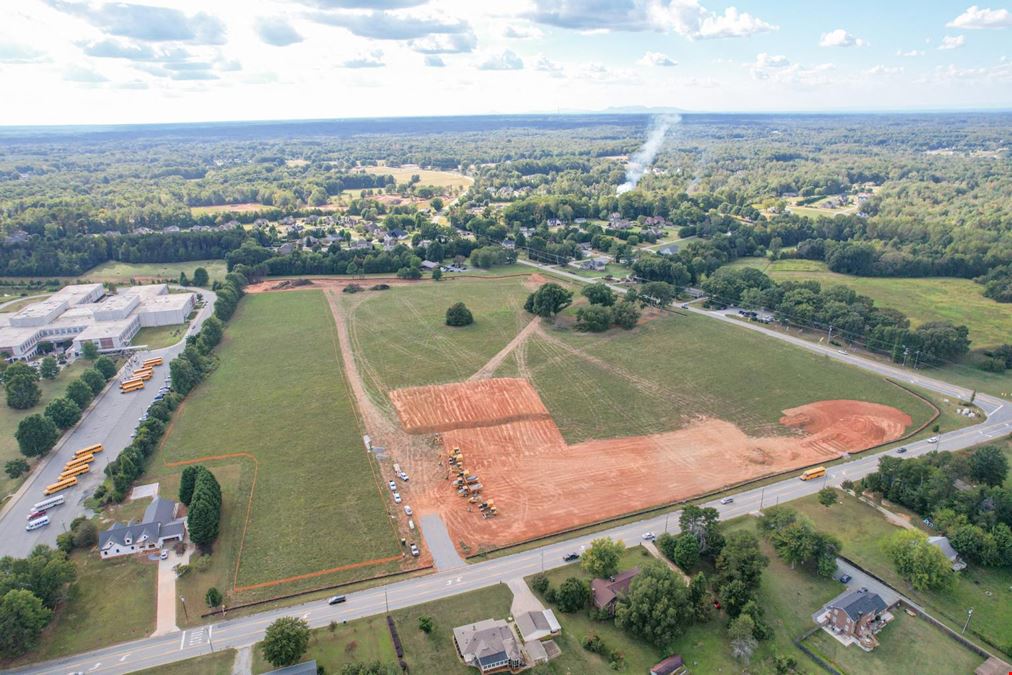 Food Lion Anchored Shopping Center - Pre Leasing
