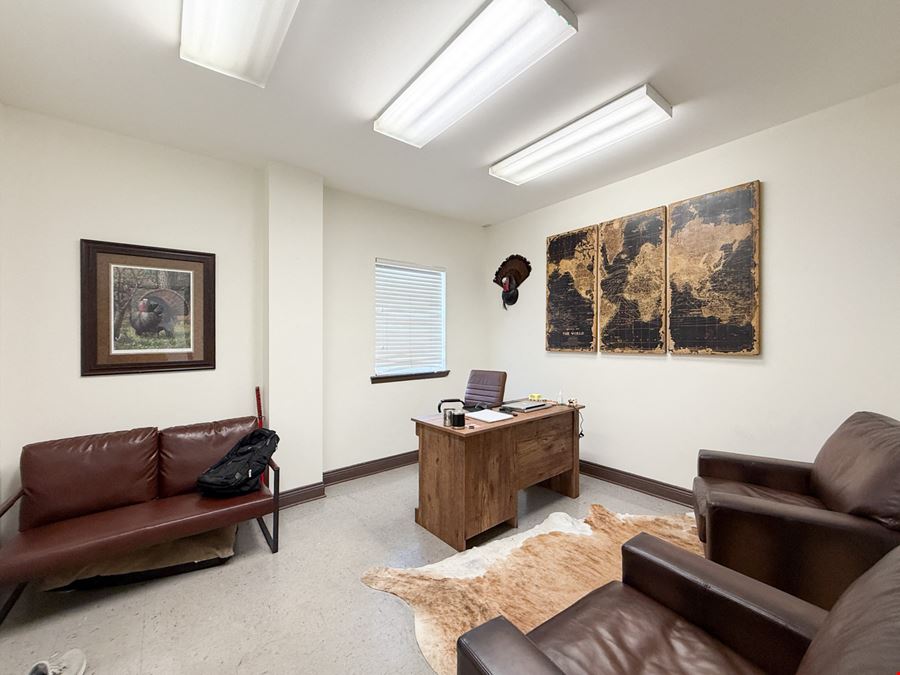 NN-Leased ±12,500 SF Office / Warehouse