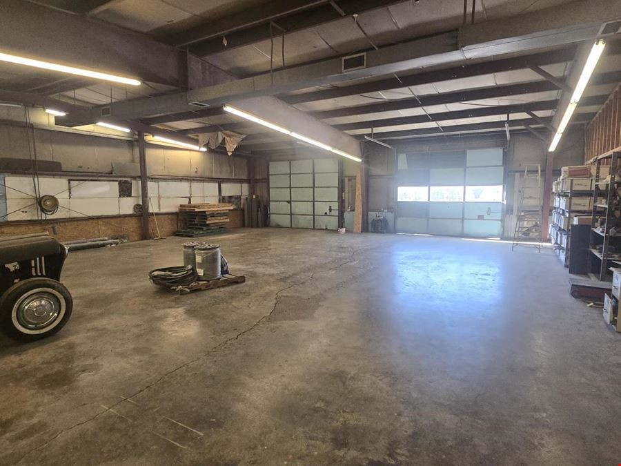 8 Bay Office Warehouse for Sale