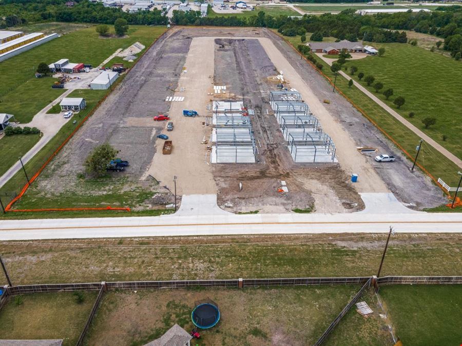 10446 CR 484 - 1600 SF warehouse suites