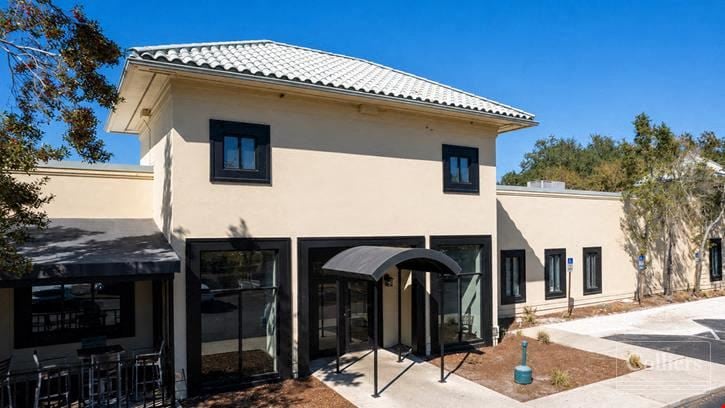 High-Profile 6,867± SF Second-Generation Restaurant | 1.52 AC | 74 Parking Spaces | I-295/Blanding Corridor
