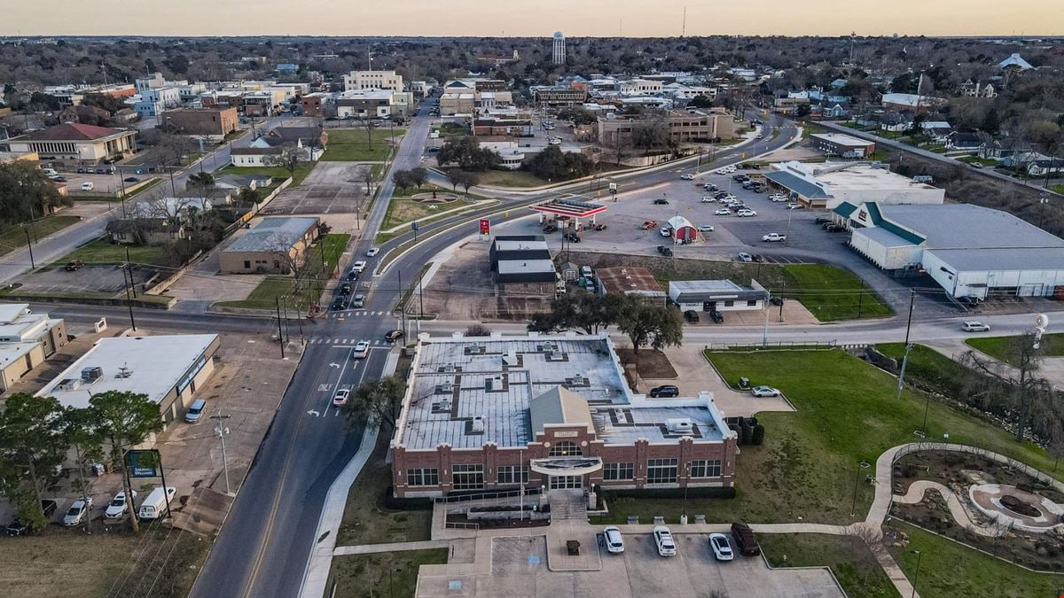 401 N Austin Pkwy