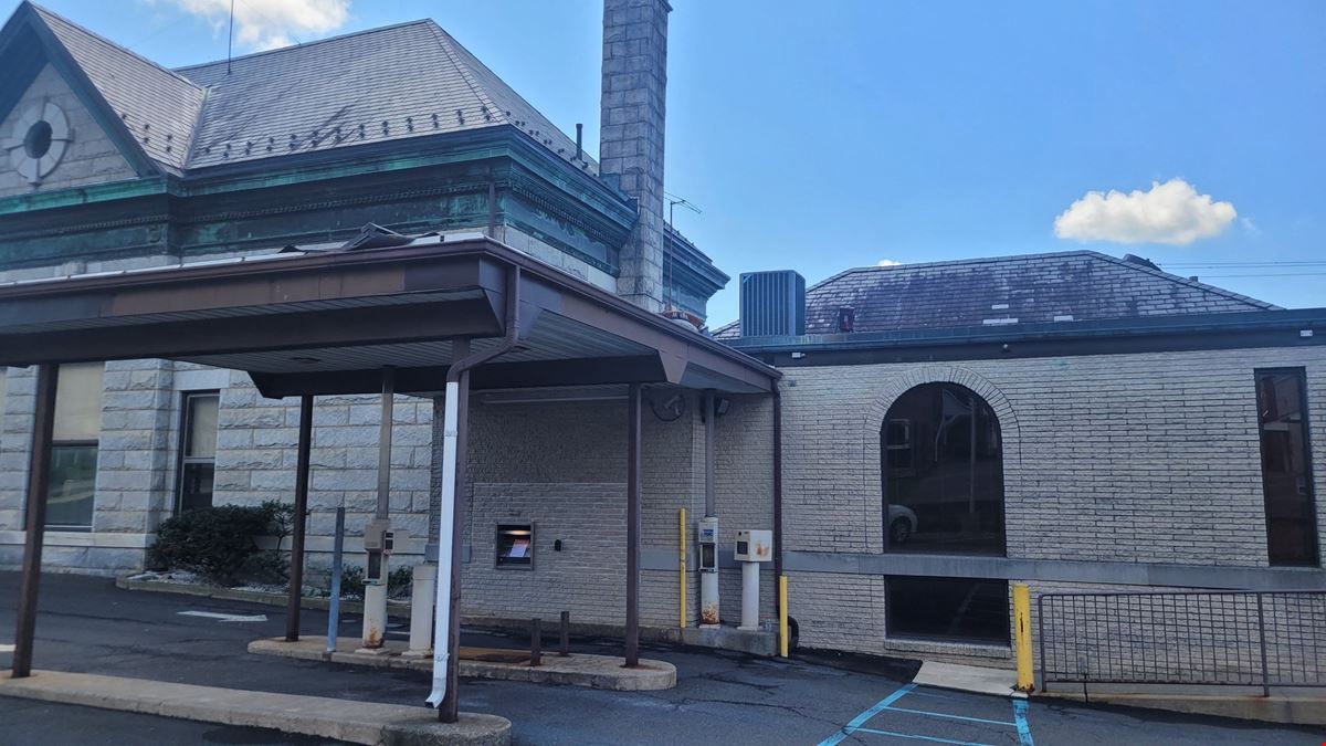 Former Free Standing Full Service Bank w/ Drive Thru