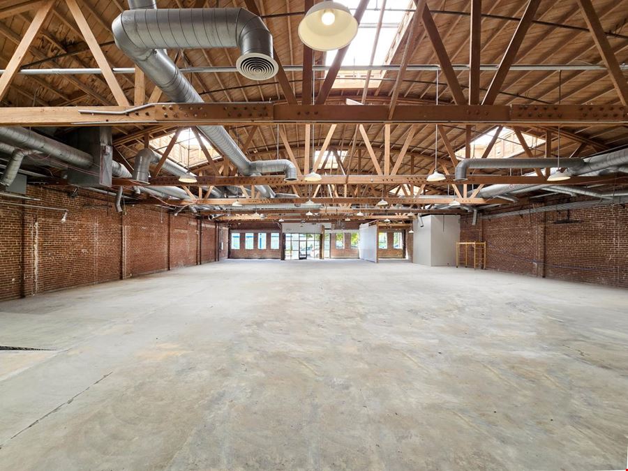 Lindblade Media Center
