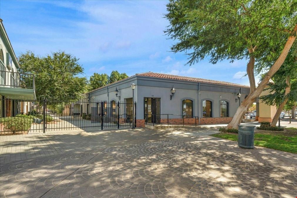 ±1,596 SF Retail Space in Central Tulare, CA
