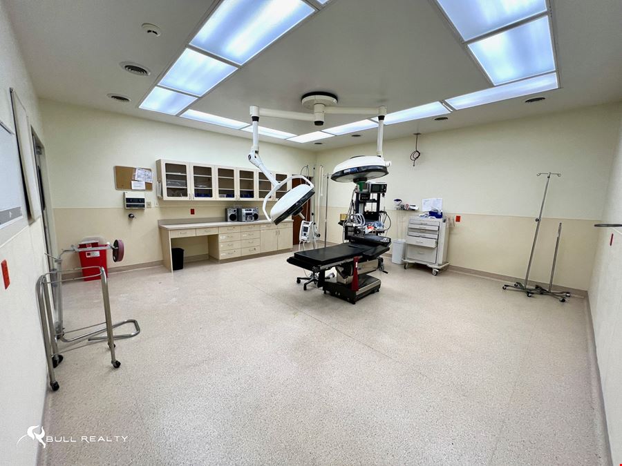 Single-Level Medical Office & Surgery Center