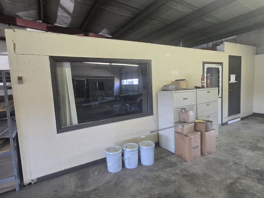 8 Bay Office Warehouse for Sale