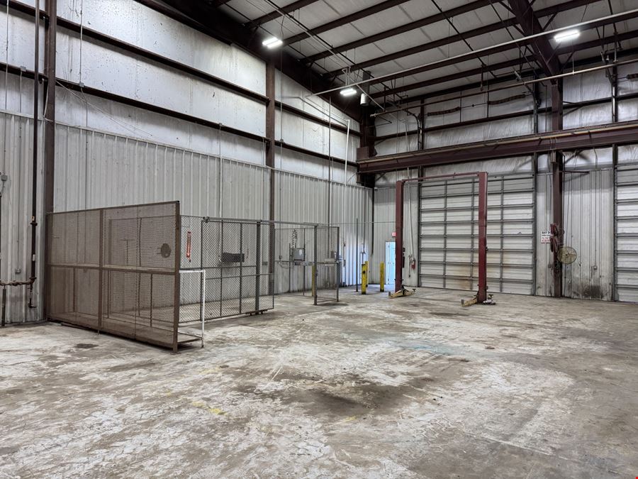Industrial Office Warehouse with Yard for Sublease