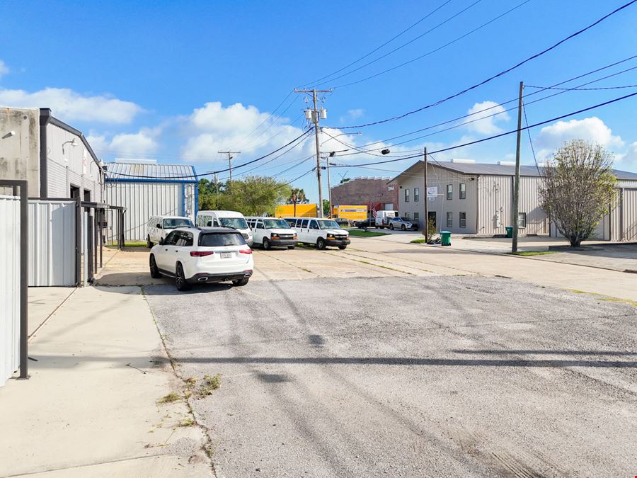 ±8,047 SF Office / Warehouse in Kenner Industrial Corridor