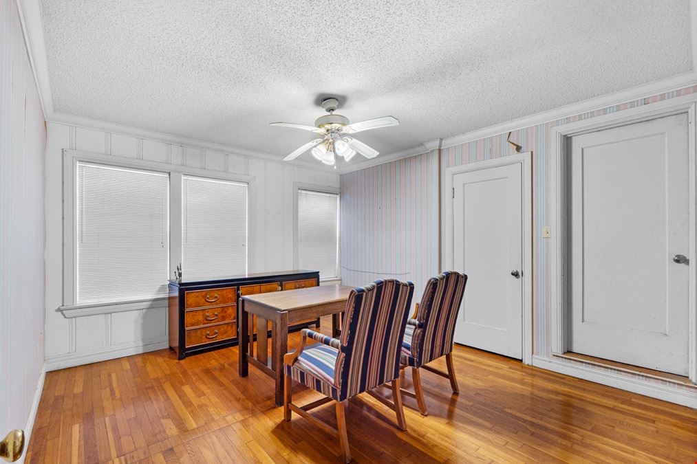 906 E Business 83