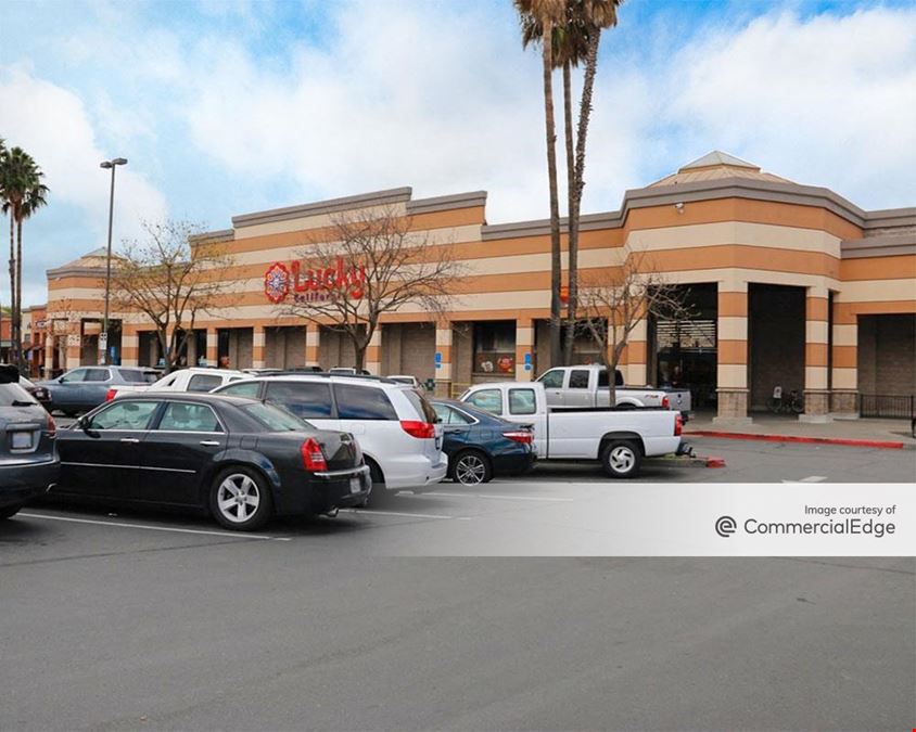 Gateway Plaza Shopping Center - Lucky