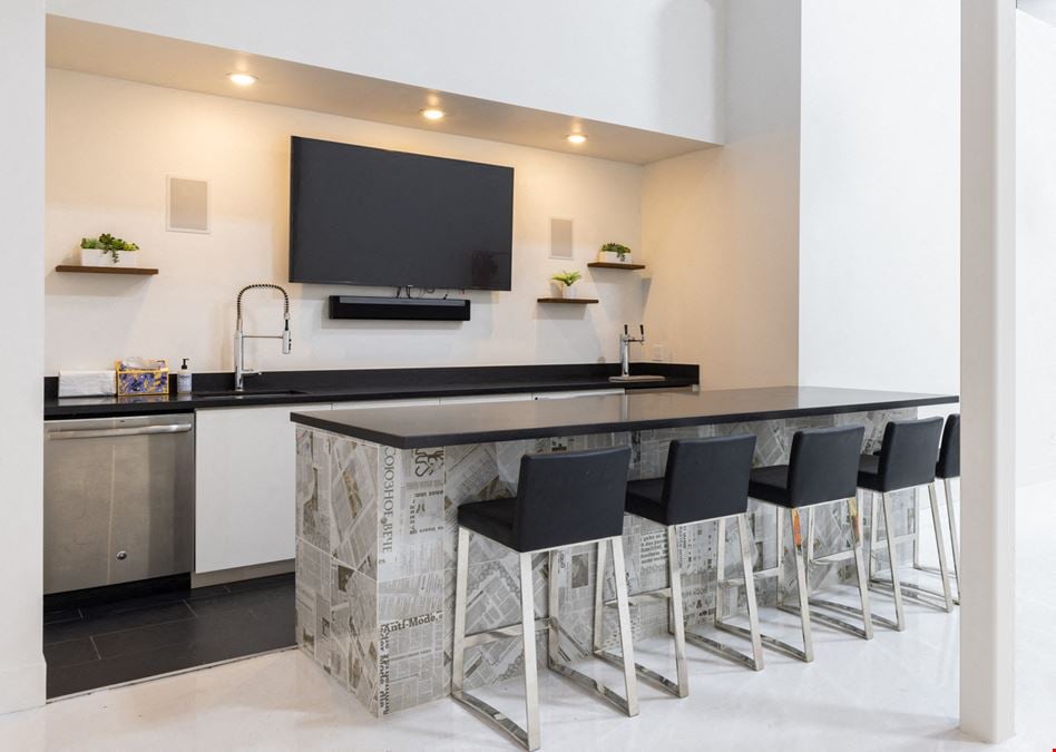 Modern, Class A Commercial Condo