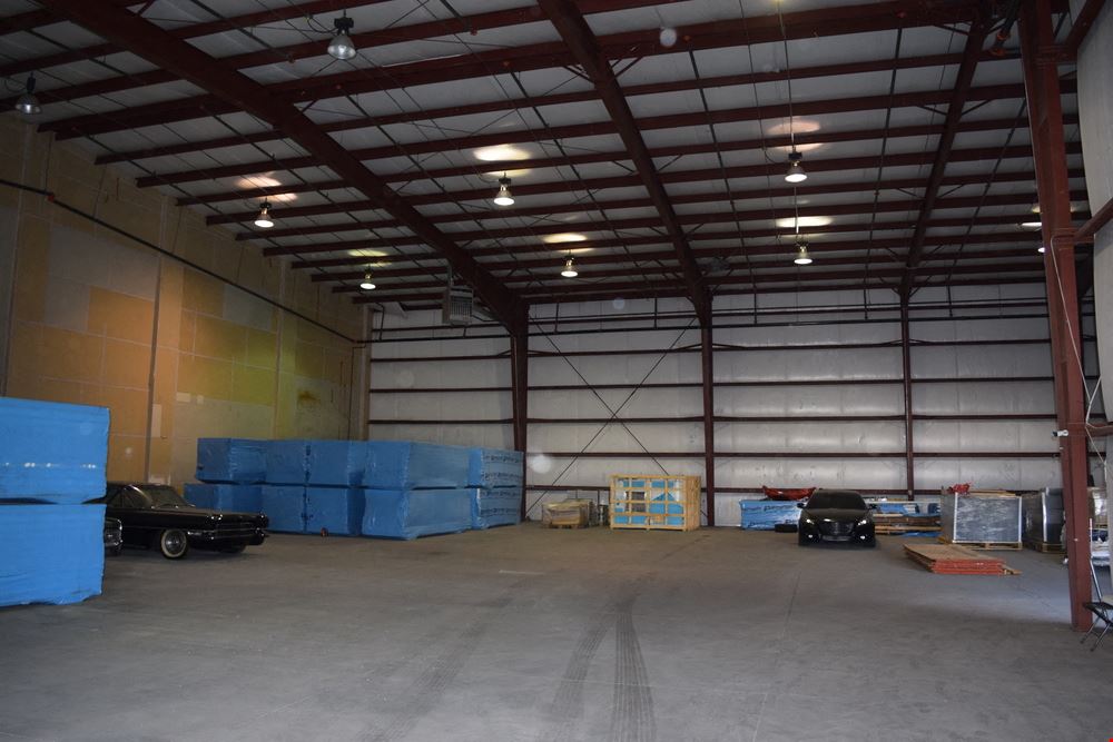 9,038 SF free span warehouse building