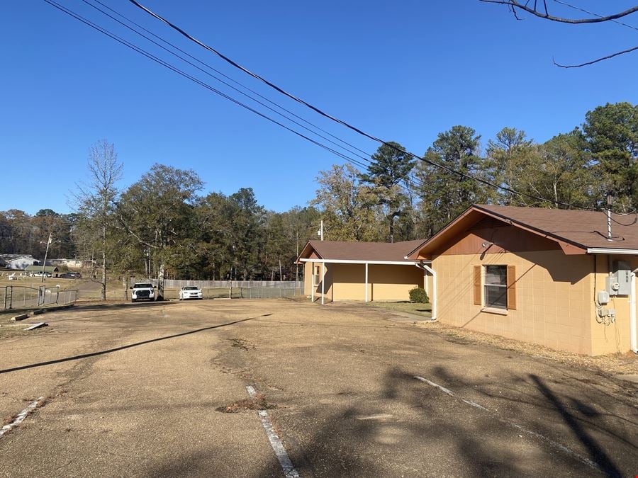 120 Head Start Ln - Former Daycare/School