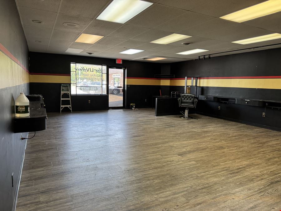1,000+/- SF Former Salon