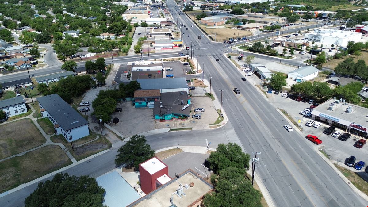 603 Bandera - Corner Restaurant + Apartment | Turnkey Equipment | Validated Corridor