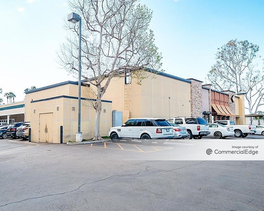 Rolling Hills Plaza - 2591 Airport Drive