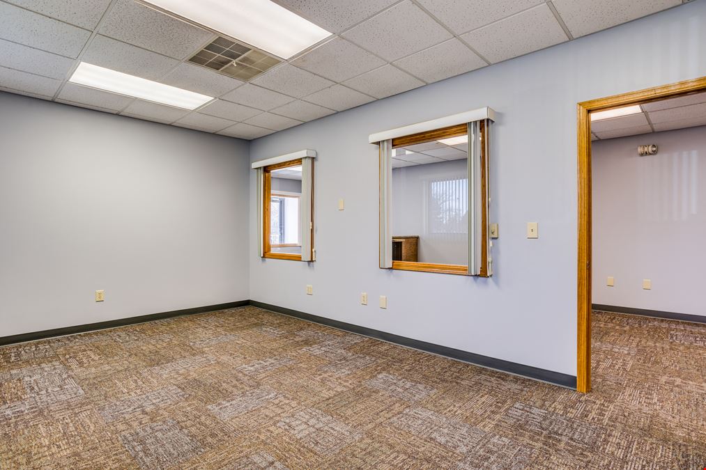 811 E 30th Ave, Hutchinson