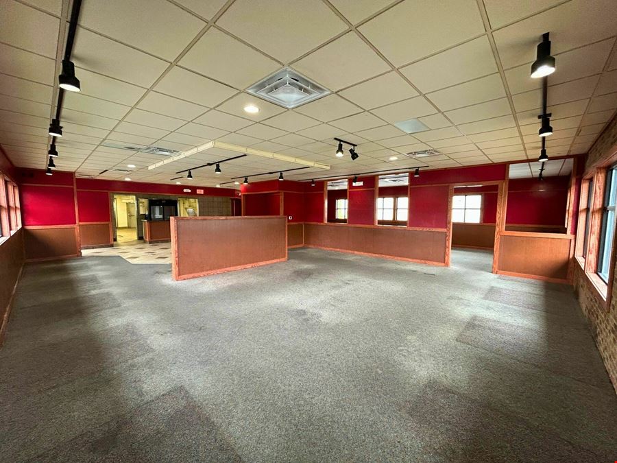 ±3,700 SF RETAIL SPACE FOR SALE OR LEASE IN NEOSHO MO