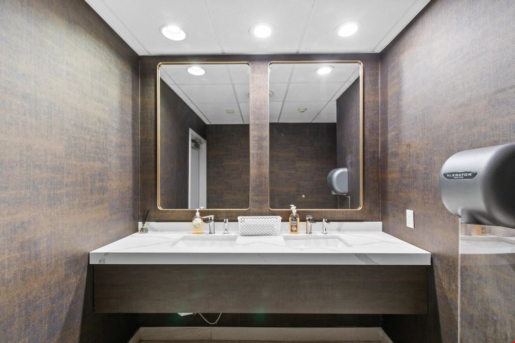 Lux Hotel & Conference Center, Ascend Hotel Collection