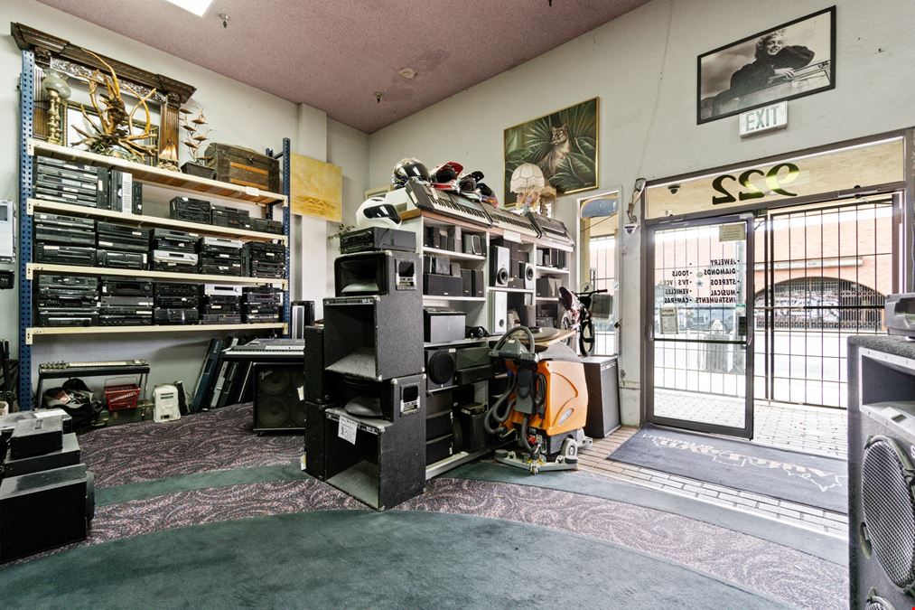 922 Van Ness Ave